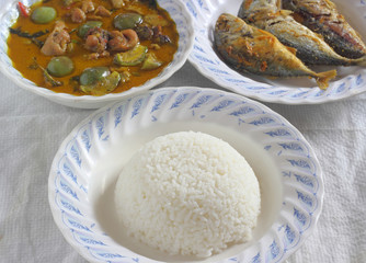 Thai cuisine, Cooked rice and Green chicken Curry with fried Mackerel