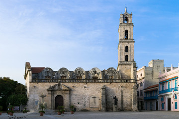 Fototapeta na wymiar Kuba älteste Kirche im Statdteil Vieja von Havanna