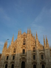 Naklejka premium Duomo di Milano all'imbrunire