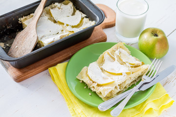 Apple and cottage cheese lasagne