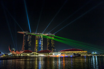 Fototapeta na wymiar MARINA BAY SANDS, SINGAPORE NOVEMBER 05, 2015: Beautiful laser s