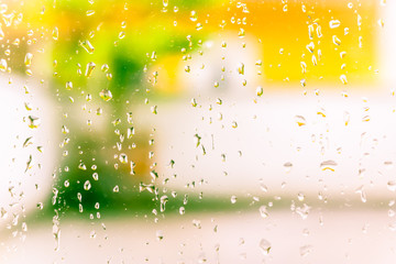 Wassertropfen am Fenster