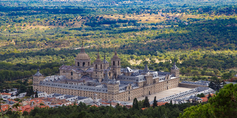 Fototapeta na wymiar Monasterio de San Lorenzo de El Escorial