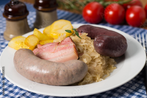 Schlachtplatte Mit Sauerkraut — Rezepte Suchen