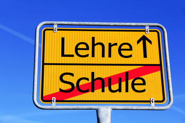 Obraz premium Von der Schule in die Lehre