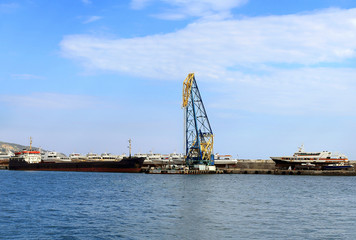 Fototapeta premium Old yschts on the seaport terminal
