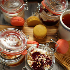 Десертные конфеты макаронс со сладкими кашами