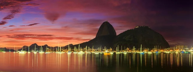 Foto op Plexiglas Zonsopgang van Copacabana en de berg Sugar Loaf © f11photo