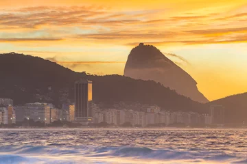 Papier Peint photo autocollant Copacabana, Rio de Janeiro, Brésil Sunrise view of Copacabana and mountain Sugar Loaf