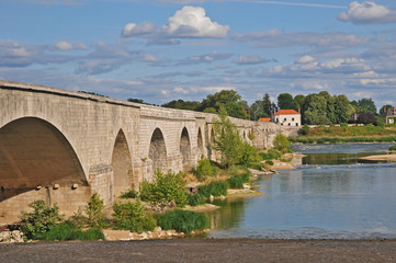 Fototapeta premium Beaugency, ponte sulla Loira - Loira, Francia