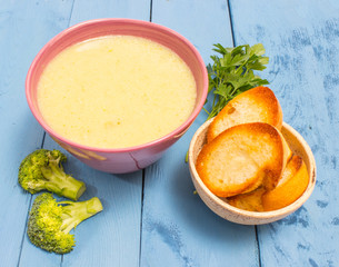 broccoli soup on a blue board