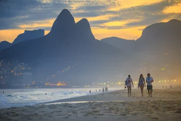 Papier Peint photo Copacabana, Rio de Janeiro, Brésil Vue de la plage d& 39 Ipanema le soir, Brésil