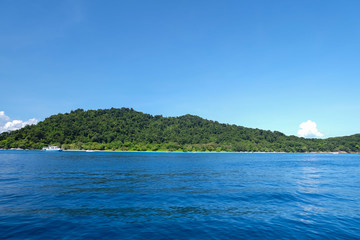 Fototapeta na wymiar Beautiful blue sky and emerald sea at Tachai Island, Phuket, Thailand
