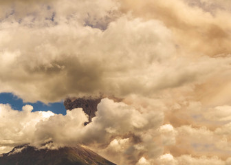 Tungurahua Volcano, Choking Explosion
