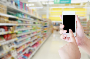 hand hold smartphone with supermarket background