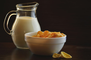corn flakes and fresh milk in a glass