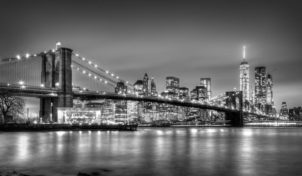 Fototapeta Most Brooklyński przy półmrokiem, Miasto Nowy Jork.