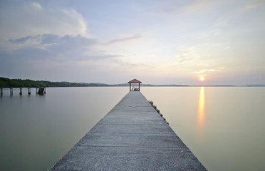 Naklejka premium Magnificent sunset and lake reflections at Long Jetty