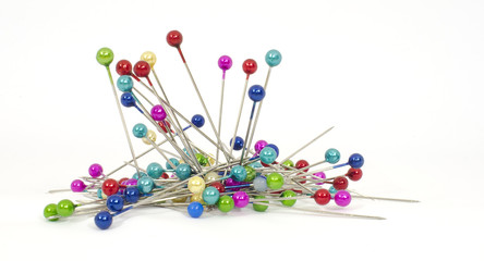 Stecknadeln mit bunten Köpfen