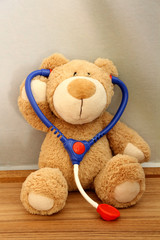 Flauschiger Teddyb&auml;r mit Stethoskop