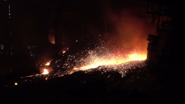 Release of iron from the blast furnace with sparks 3