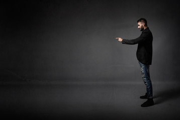 Obraz premium man indicated empty space