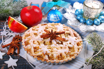 Obraz na płótnie Canvas homemade christmas apple pie
