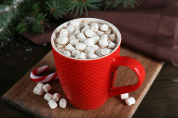 Obraz na płótnie Canvas A cup of tasty cocoa and marshmallow on the table