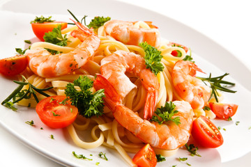 Shrimps with pasta and vegetables