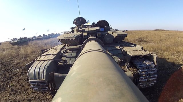Tank with camera on the large-calibre cannon lift it up. The machine also rotating gun turret