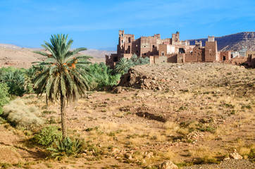 Fototapeta premium Ksar - old fortified castle in desert
