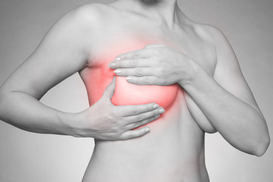 Brustschmerzen - Schwarzweiß mit roter Markierung