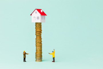  Little house, builders and finances