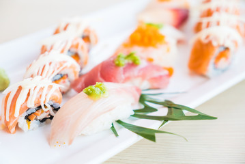 Obraz na płótnie Canvas Sushi