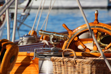 Steuer am Segelboot