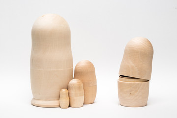 Wooden dolls illustrate disintegration for one parent