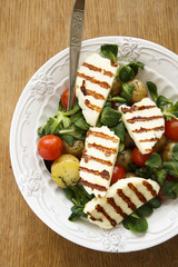 Warm salad with grilled halloumi cheese