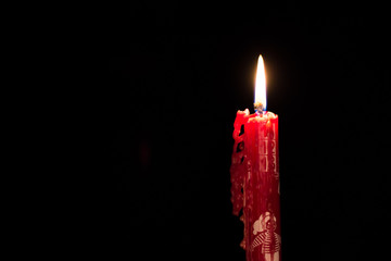 Adventsdeko mit 4 Kerzen auf der rechten Seite