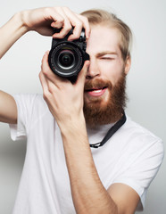 Fototapeta premium Young bearded photographer