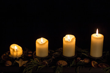 Adventskerzen mit Freiraum oben