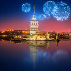 Fototapeta na wymiar Beautiful fireworks and cityscape of Istanbul