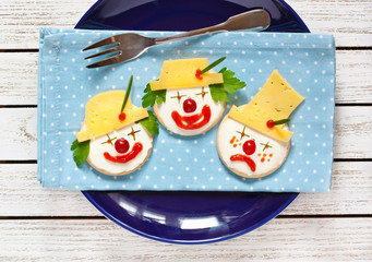 Funny cheese crackers. - 95931479