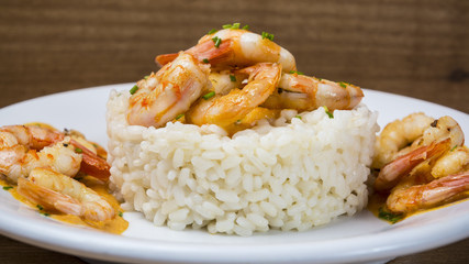Langostinos al curry con arroz