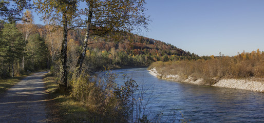 Herbstlandschaft Isar zwischen Bad Tölz und Lenggries