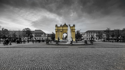 Luisenplatz mit Brandenburger Tor im Hintergrund © flashgphoto