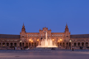 Fototapeta na wymiar la Sevilla Monumental, plaza de España de Aníbal González