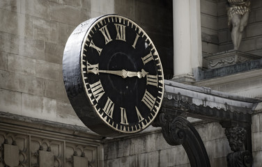 Mittelalterliche Wanduhr "The politicians"