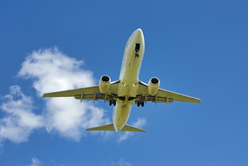 Fototapeta na wymiar Passenger plane landing in Majorca
