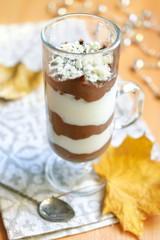 Chocolate pudding pudding with white and dark chocolate.