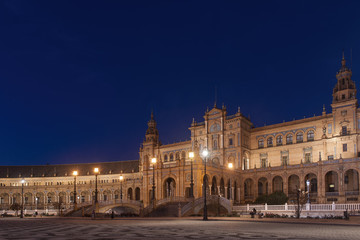 Fototapeta na wymiar la Sevilla Monumental, plaza de España de Aníbal González